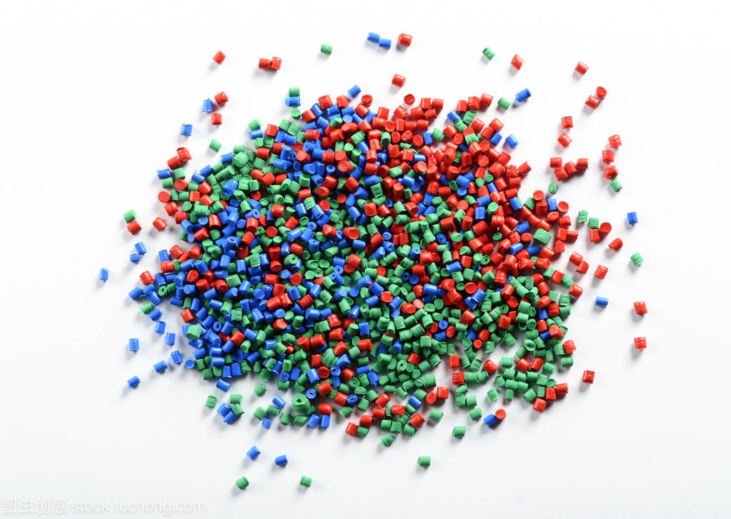 堆的五顏六色的塑料顆粒