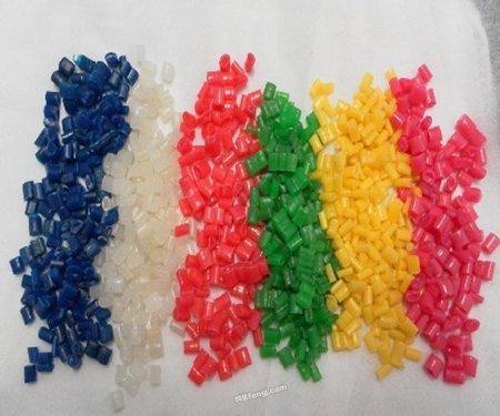 再生塑料顆粒圖片